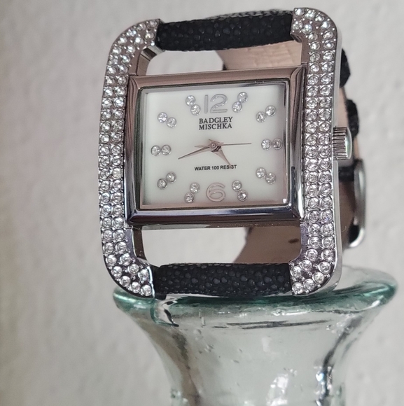 BADGLEY MISCHKA Stunning Women's Watch - Picture 16 of 16